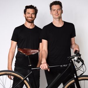 Guillaume Adriansen et Charles Hurtebize ont cofondé Le Vélo Mad in France, qui se commercialise par le biais de son site Internet et d'ambassadeurs.