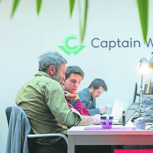 Créée en 2013, l'entreprise Carving Labs a choisi de mettre en avant la marque Captain Wallet à partir de 2018.
