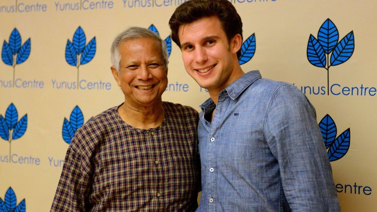Ludovic Gromard (à droite) a rencontré à Dhaka le prix Nobel de la paix, Muhammad Yunus en 2014.