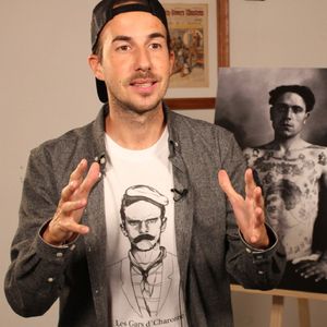Jérémy Tessier anime le podcast Les petites histoires du Paris Apache. il est le fondateur de la marque de vêtements Gang de Paris et de Textile Tattoo Shop.