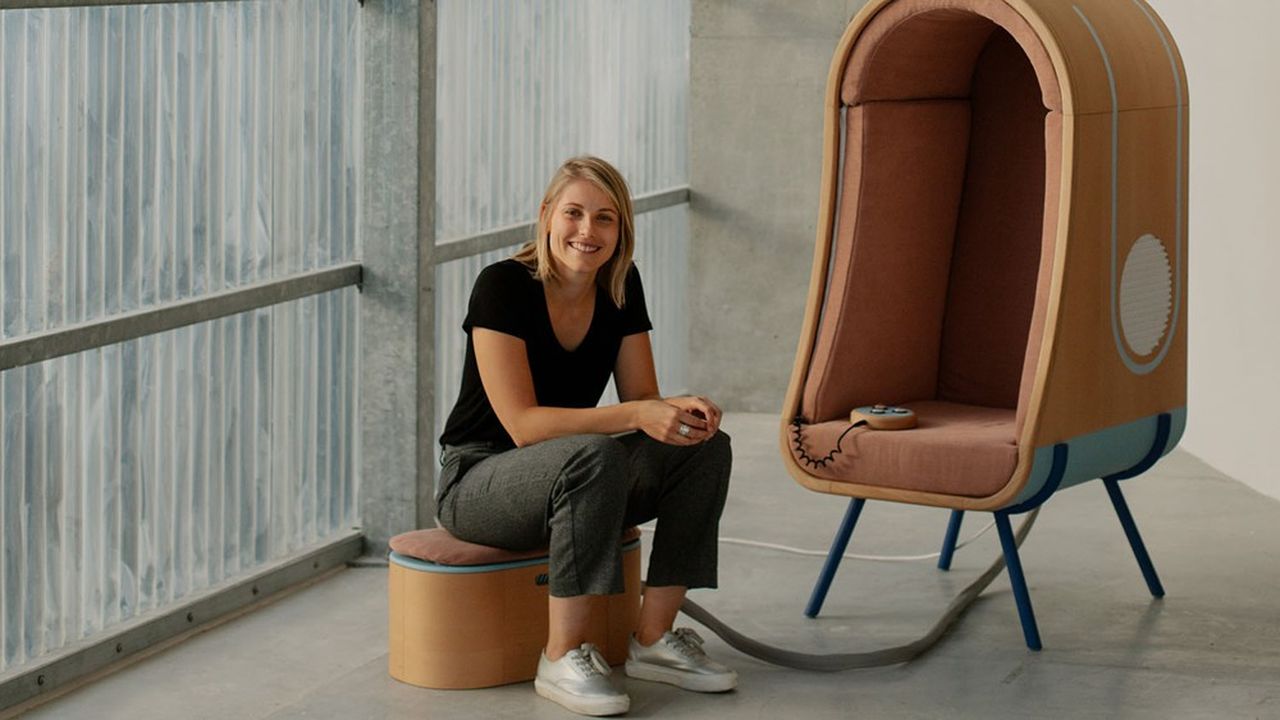 Alexia Audrain, ébéniste, a conçu ce fauteuil pour éteindre et réduire l'anxiété des personnes autistes, grâce auqeul elle a remporté de nombreux prix.