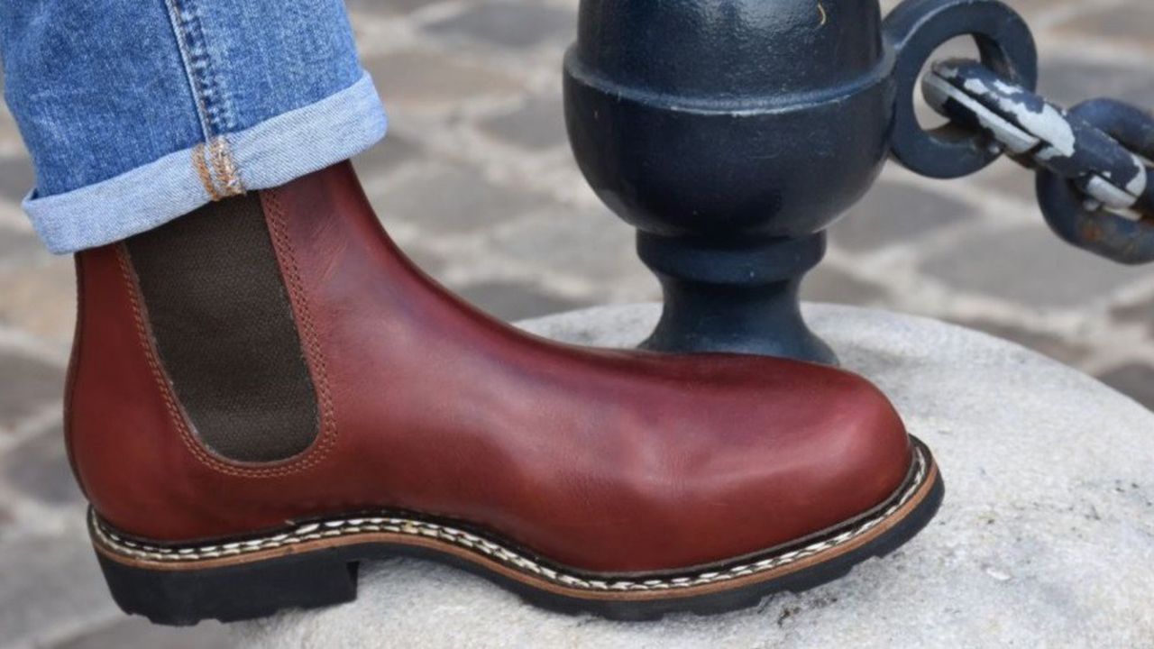L'atelier Le Soulor fabriquent à la main depuis 1925 des chaussures robustes pour les bergers, agriculteurs et randonneurs, en mobilisant un savoir-faire rare : le cousu norvégien.