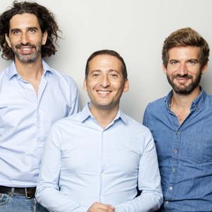 Nael Hamameh (à gauche), Ilan Koskas (au centre) et Jean de la Porte (à droite) ont fusionné leurs deux entreprises, Flexy et LeCiseau pour créer Kiute.