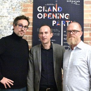 Les trois fondateurs de Schoolab (de gauche à droite) Olivier Cotinat, Julien Fayet (COO), et Jean-Claude Charlet (PDG) à l'ouverture de leur premier lieu installé aux Etats-Unis.
