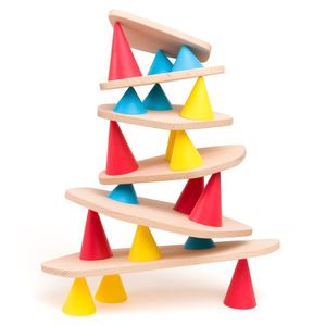Oppi a conçu Piks, un jeu d'équilibre en bois et silicone qui favorise la concentration des enfants.