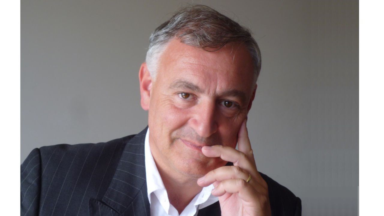 Ancien chef d'entreprise, Jean-Luc Hudry est l'auteur de « L'Optimisme opérationnel : vaincre l'adversité », paru aux éditions Maxima en novembre 2020.