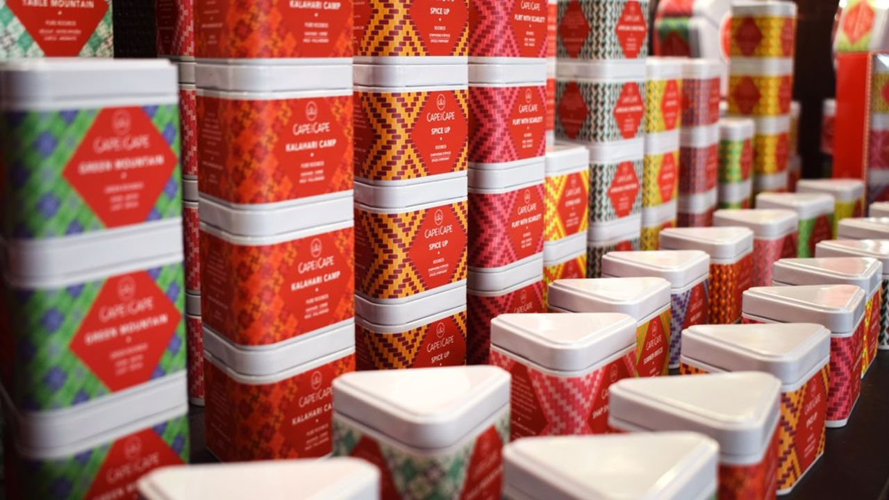 Gervanne Leridon se déplace tous les ans en Afrique du Sud, au Malawi et au Rwanda pour sélectionner sur place les thés et rooibos vendus sous la marque Cape and Cape.