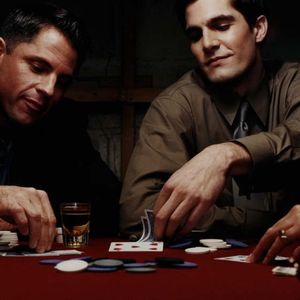 Dans la sphère publique, les entrepreneurs joueurs de poker restent pudiques sur leur passion. Mais au sein des amateurs, les relations nouées sont très fortes.