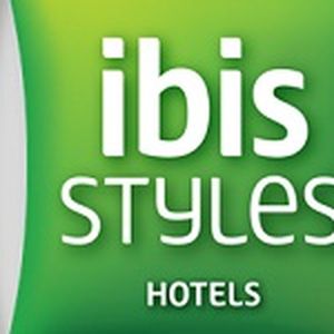 La famille Ibis réunit 3 marques : Ibis Budget, Ibis Styles et l'historique Ibis.