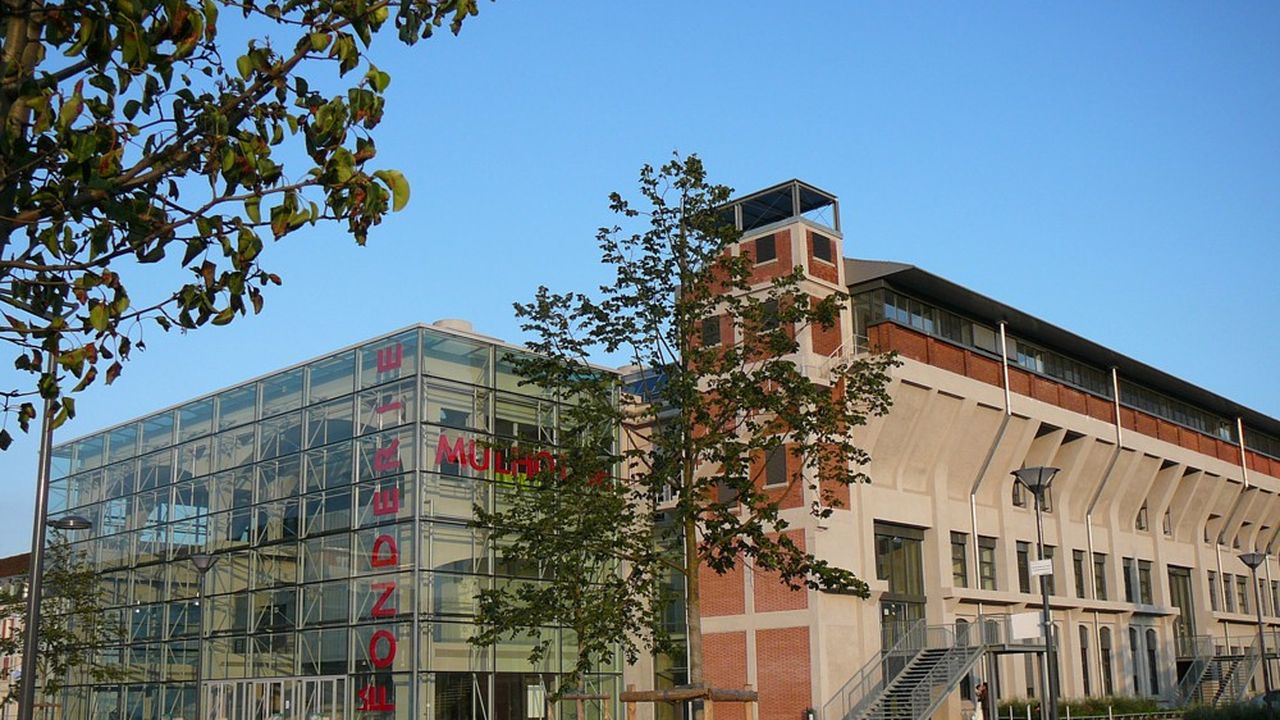 La fonderie de la Sacm accueille aujourd'hui un campus universitaire, un centre d'art contemporain et les archives municipales.