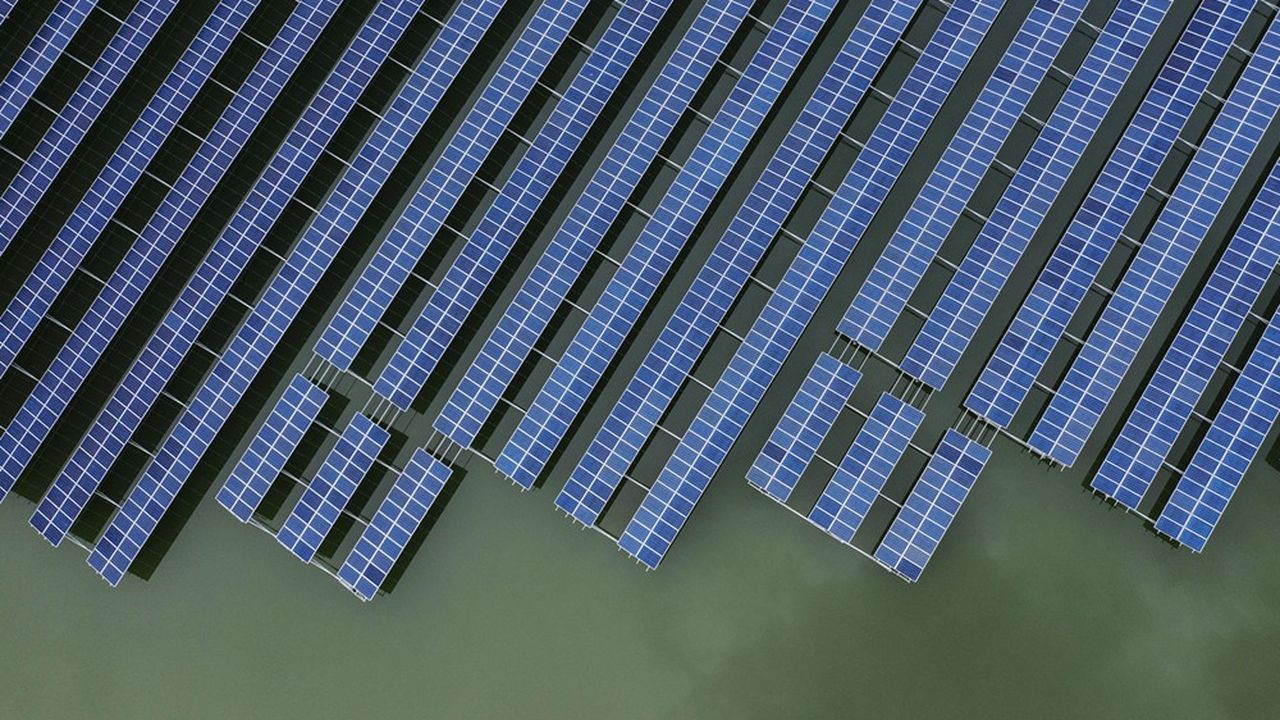Une ferme solaire en Chine. La Chine - qui fait pourtant la course en tête dans les technologies vertes - approuve actuellement l'équivalent de deux centrales à charbon par semaine.