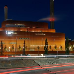 La centrale thermique et électrique Exergi, à base de biomasse, qui alimente Stockholm.