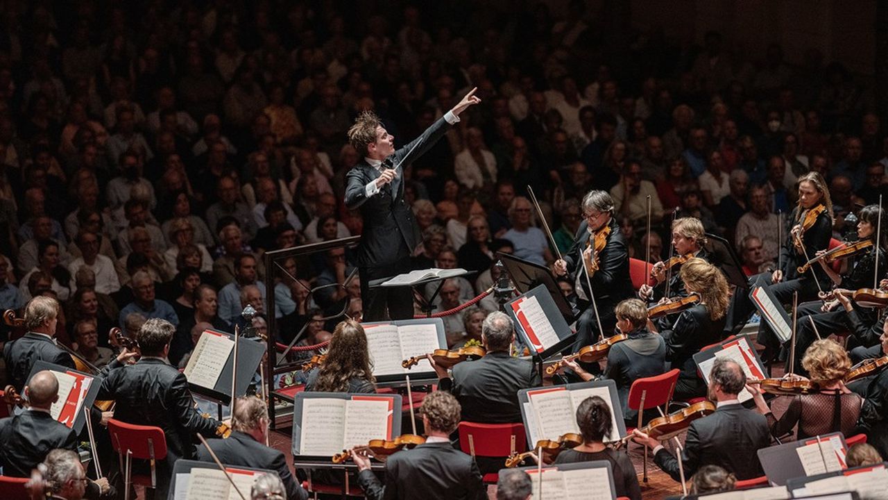 L'orchestre du Concertgebouworkest d'Amsterdam, dirigé par Klaus Mäkelä.