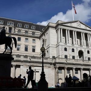 La Banque d'Angleterre a repoussé toute perspective à court terme d'une baisse de ses taux.