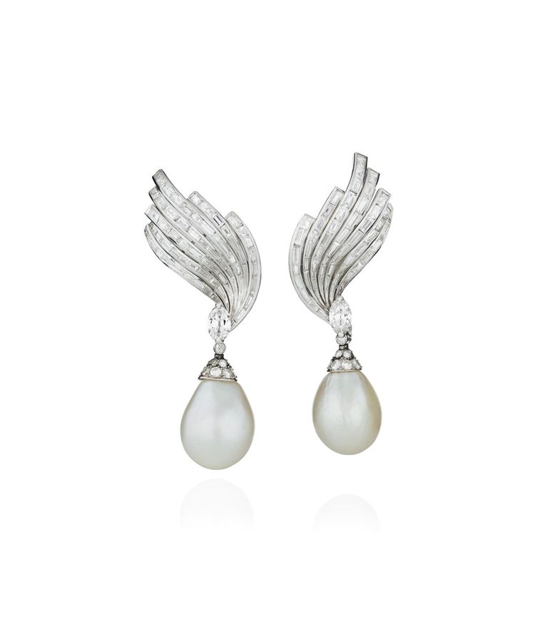 boucles d'oreilles en perles naturelles et diamants des années 1960 signées Sterlé