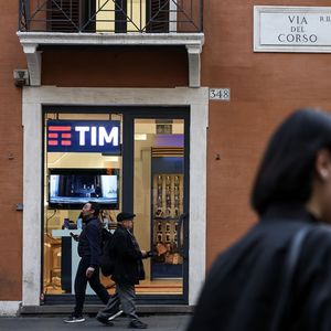 TIM, l'opérateur historique en Italie, détenait au deuxième trimestre une dette nette de 26,3 milliards d'euros.