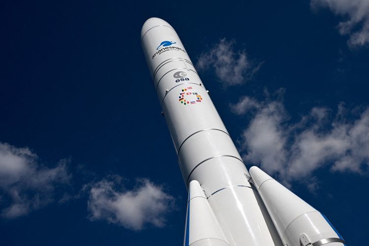 Les 22 Etats membres de l'Agence spatiale européenne (ESA) se sont accordés pour fournir un « soutien financier » afin d'assurer la viabilité économique et la compétitivité de la fusée Ariane 6, stratégique pour l'accès autonome de l'Europe à l'espace, a annoncé son directeur général Josef Aschbacher.