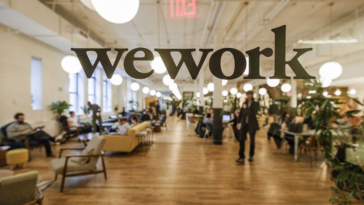WeWork tente depuis quatre ans de réduire ses pertes en fermant des bureaux partagés.