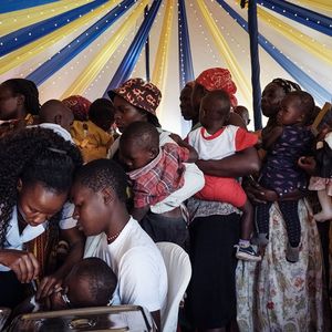 Les résultats du premier vaccin contre le paludisme montrent qu'il réduit les décès d'enfants en bas âge de 13 %.