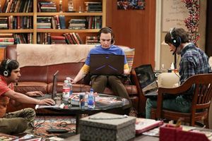 Les acteurs Simon Helberg, Jim Parsons, Kunal Nayyar dans la série The Big Bang Theory