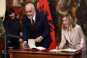 Le Premier ministre albanais, Edi Rama, et la présidente du Conseil italien, Giorgia Meloni, ont signé un accord sur la gestion des migrants.