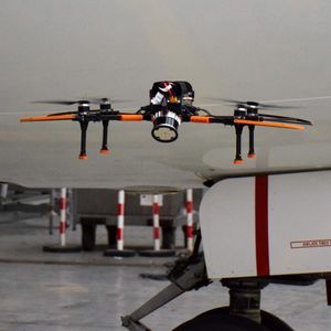 Le drone d'inspection Iris GVI fonctionne automatiquement, sans télépilote, pour répéter les photos avec précision afin de les comparer.
