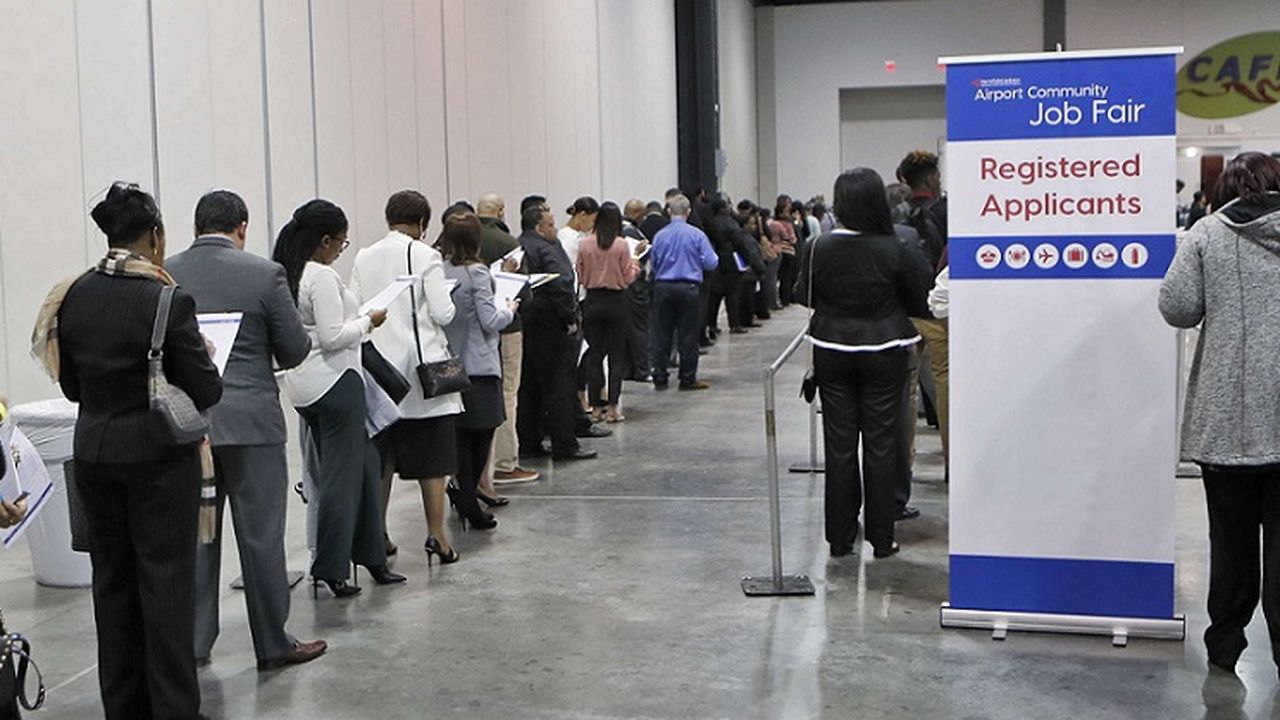 US: Jobless claims drop to 217,000