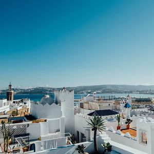 La baie de Tanger vue depuis la kasbah, dans la lumière de décembre, en 2022.