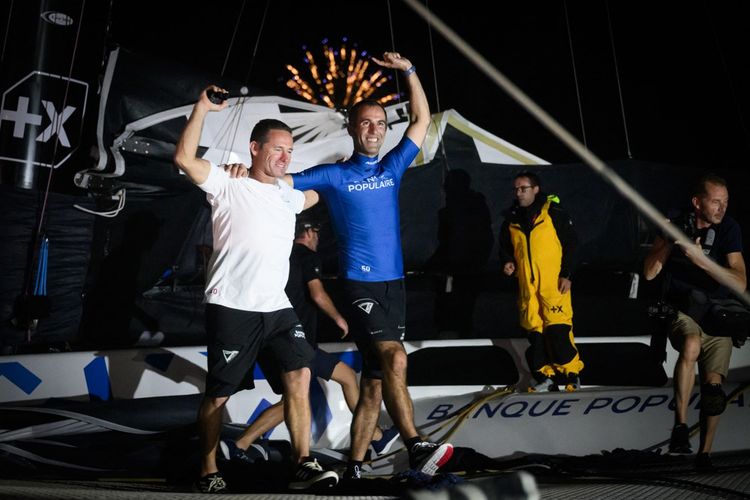 Armel Le Cleac'h (à droite) et son co-skipper Sébastien Josse célèbrent leur victoire dans la Transat Jacques Vabre.