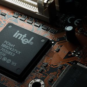 Intel a annoncé des résultats meilleurs que prévu dans sa division dédiée aux puces pour PC.