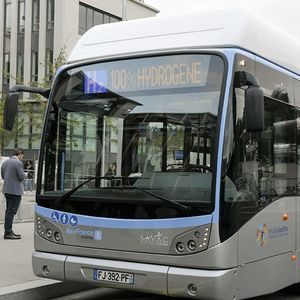 En Ile-de-France, comme dans l'ensemble de l'Hexagone, les réseaux de transport urbain font de plus en plus appel à l'hydrogène pour faire rouler leurs autobus.