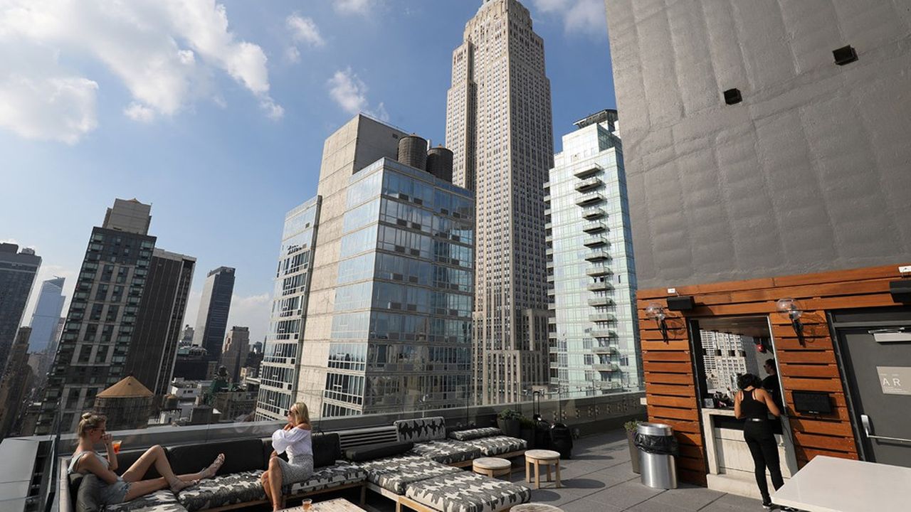 Manhattan vu du rooftop d'un hôtel à New York qui pèse sur un tiers des dépenses du luxe aux Etats-Unis, son « premier marché ».
