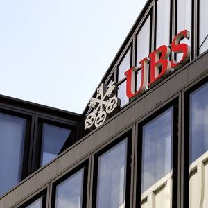 UBS a acheté Credit Suisse cette année pour 3 milliards de francs suisses.