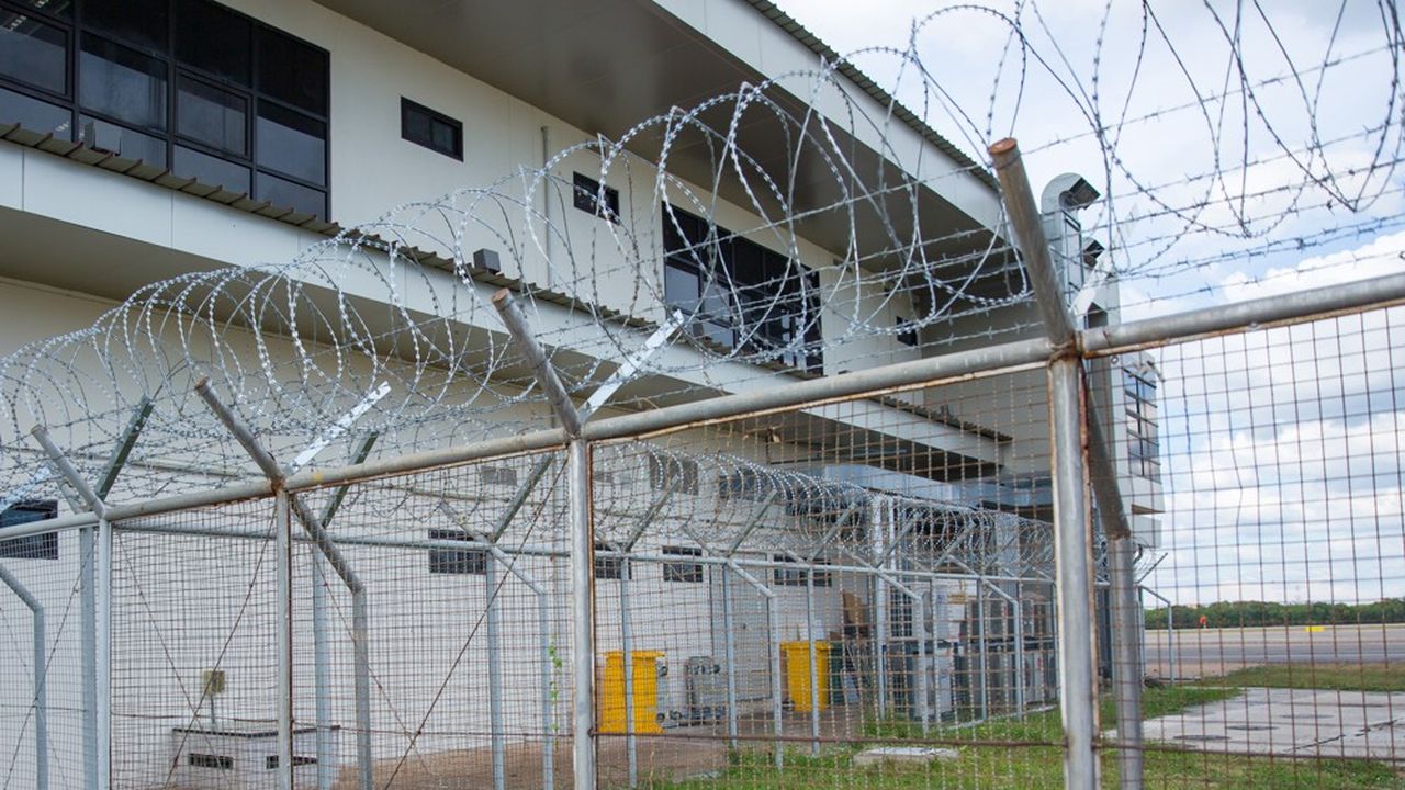 La prison de Noiseau doit sortir de terre d'ici 2027 pour accueillir 800 détenus dans des conditions décentes.