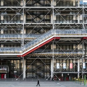 La célèbre façade du Centre Georges Pompidou cache d'importantes rénovations à mener à l'intérieur.