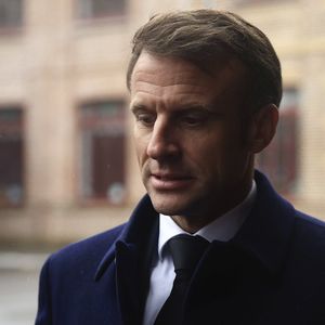 Emmanuel Macron réunit ce vendredi à Saint-Denis les chefs des partis représentés au Parlement, mais trois d'entre eux - LR, PS et LFI - ont décidé de boycotter.