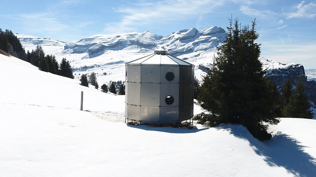 Le refuge Tonneau conçu par le duo Jeanneret-Perriand en 1937, exposé ici à Flaine (Haute-Savoie).
