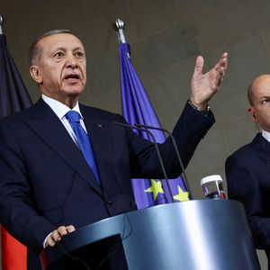 Le chancelier allemand, Olaf Scholz, et le président turc, Recep Tayyip Erdogan, lors de la conférence de presse le vendredi.