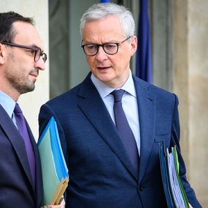 Thomas Cazenave, ministre délégué chargé des Comptes publics et Bruno Le Maire, ministre de l'Economie et des finances, ont évoqué plusieurs pistes pour réduire les coûts de l'Etat.