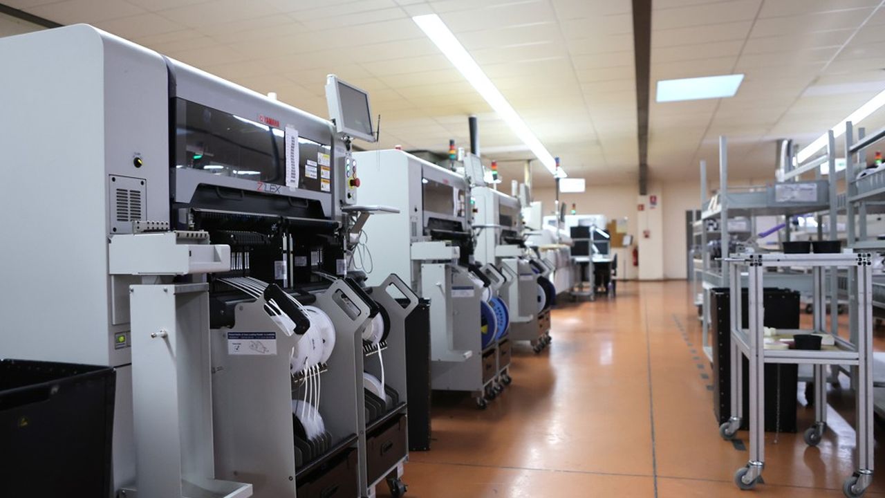 Des lignes de production automatisées pour la fabrication en grande série de cartes électroniques