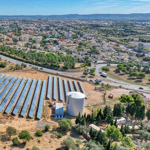 Newheat a déjà déployé cinq centrales solaires thermiques, dont celle de Narbonne, dans l'Aude, destinée à alimenter le réseau de chaleur urbain.