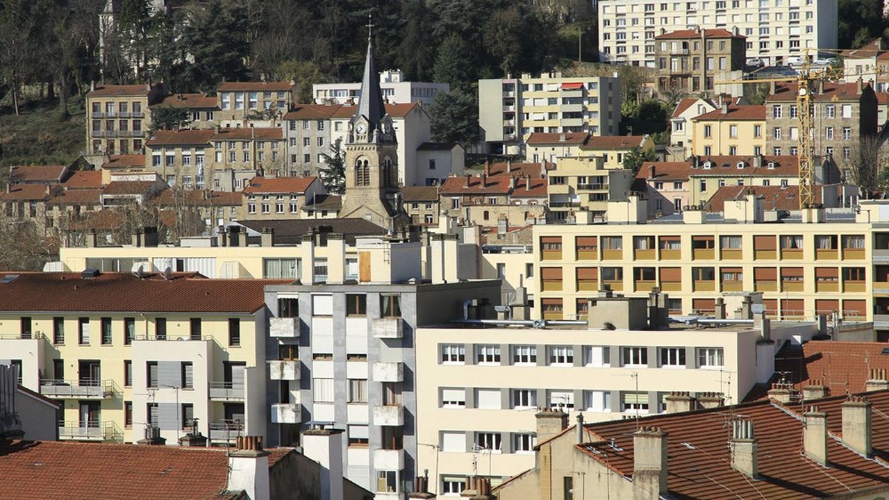A Saint-Etienne, le pouvoir d'achat d'un ménage remboursant 1.000 euros par mois sur 20 ans a été amputé de 51 mètres carrés par rapport au 1er janvier 2022.