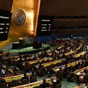 L'Assemblée générale de l'ONU a voté, par 120 voix pour et 14 contre, une motion jordanienne appelant à un cessez-le-feu immédiat entre Israël et le Hamas, sans mentionner ce dernier ni les crimes du 7 octobre, ce qui a conduit tous les pays occidentaux à voter contre, ou à s'abstenir, sauf la France.