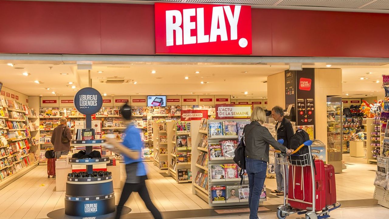 Lagardère Travel Retail exploite un modèle équilibré dans les zones de transport avec des boutiques de duty free, de la restauration mais aussi les Relay qui vendent des « travel essentials ».