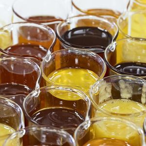 Aujourd'hui, seuls 7 pays européens, dont la France, imposent sur leur étiquette d'indiquer d'où vient le miel conditionné sur leur territoire.