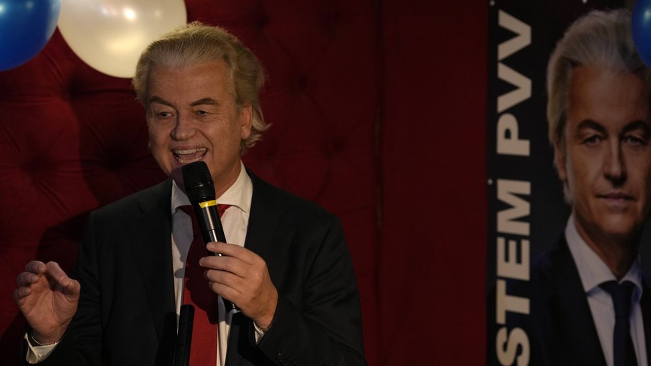 Geert Wilders, leader du Parti de la Liberté, enthousiasmé par les résultats préliminaires des législatives, mercredi 22 novembre 2023.
