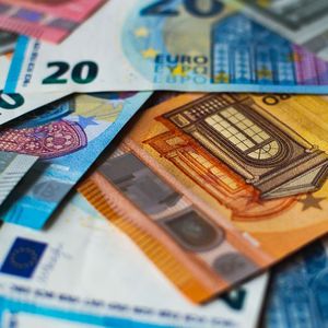 Les Européens continuent de préférer les billets aux pièces car ils les jugent plus faciles à distinguer et à manipuler.