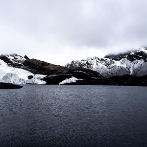 Le glacier Pastoruri, qui culmine à 5.200 m d'altitude dans la région d'Ancash (nord) et est l'un des joyaux du parc national d'Huascaran, a perdu plus de 50 % de sa surface.