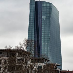 La Banque centrale européenne étudie la faisabilité technique d'un euro numérique, comparable à de l'argent liquide sous forme dématérialisée.