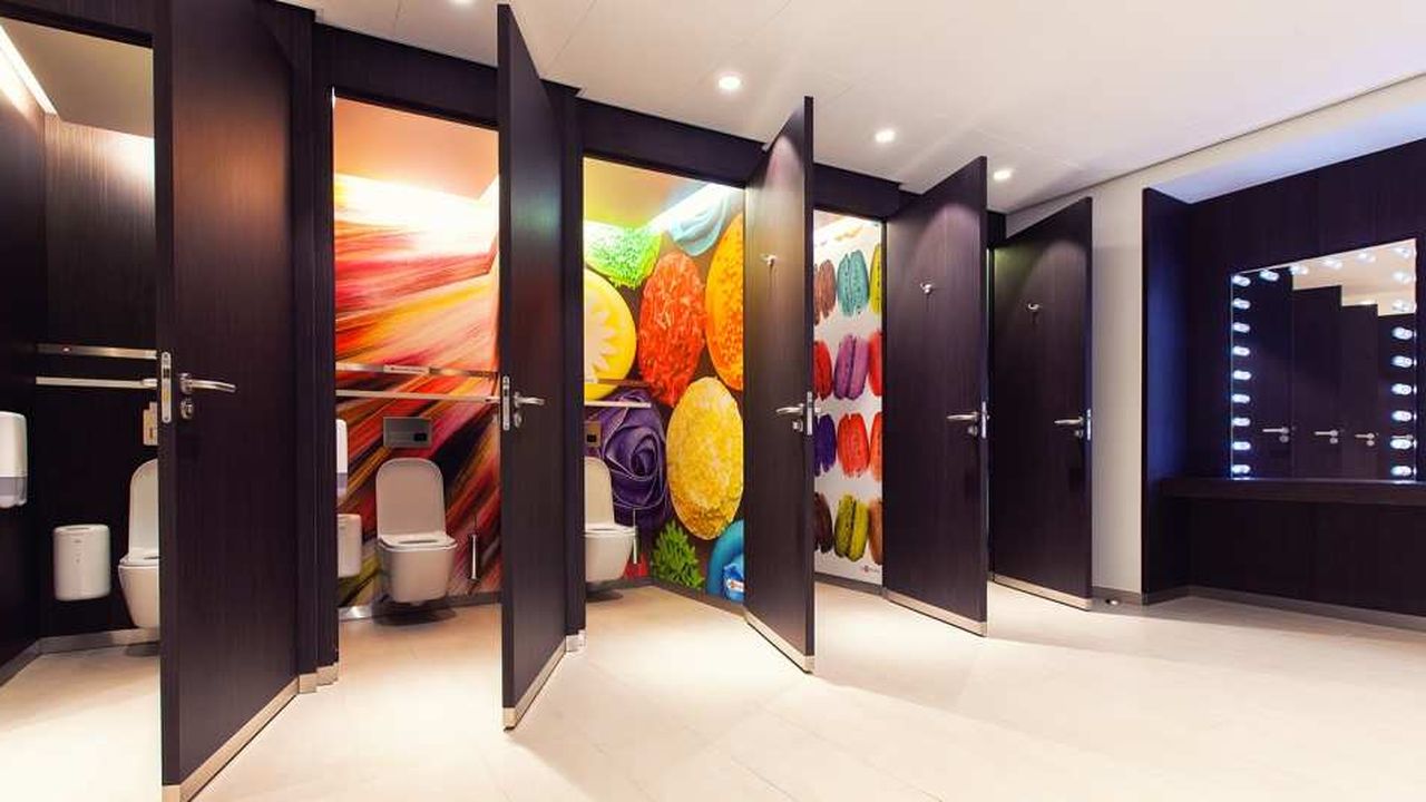 Le société néerlandaise 2theloo transforme les toilettes en un lieu élégant et design.